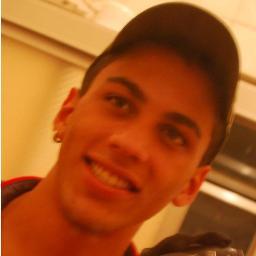 19 anos . Voleibol, futebol, esperafelicense , Canceriano  .....