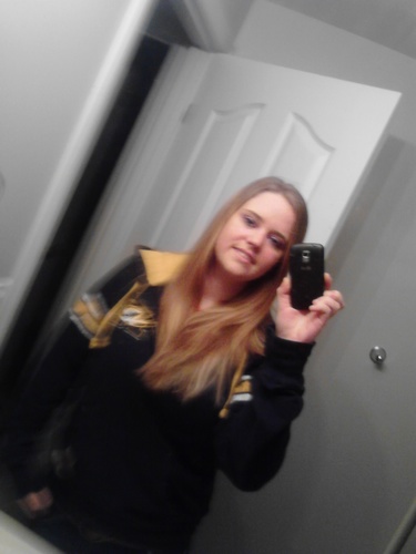 name is lynley. single and looking to have some fun.! follow me. :)