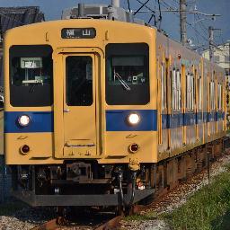 JR西日本岡山支社所属105系。主に福塩線電化区間(福山～府中)にて活躍中！最近は会社の方針によってチャームポイントである青帯もなくなり俗に言う末期色となりつつある。帯一本くらいいいじゃないか！
