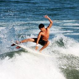 Su pasión por el surf es probable que sus habilidades a un nivel totalmente nuevo en un futuro próximo. Joven, apasionado y talentoso.
