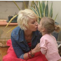 kirstymackenzi3's profile picture. 