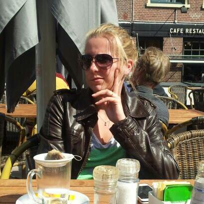 Trotse mama van Isa en Benjamin, boekhoudster, dierenvriend, vrolijk, houdt van RT-acties, sauna en gezelligheid!