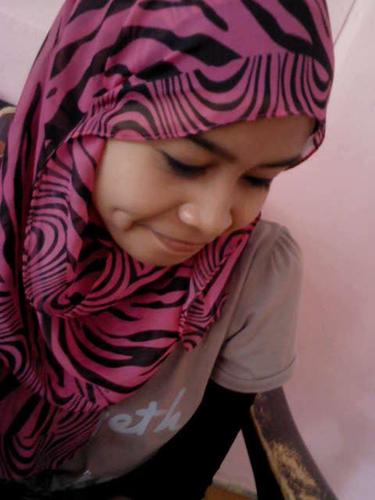 My name is N00R ERNIZAHRA BALQISHBINTI MOHAMMAD RAMIZAN .. meh knai2 meh .. ceq 0qang kEdah neh...h0pe ta pyah lha sh0mb0nk2 k ? saiya xsuka s0mb0ng2, !!!