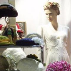 Collector and seller of vintage clothes and accessories                                  from the 30s to the 80s.
Member of The Vintage Fashion Guild.