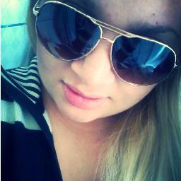 Sou como você me vê.Posso ser leve como uma brisa ou forte como uma ventania, depende de quando e como você me vê passar.♫'♪