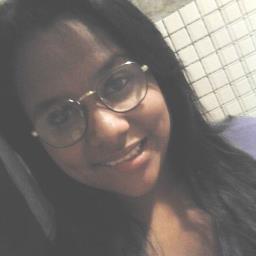 apesar de ser ciumenta , simpática . carente . apaixonada bruta religiosa . sou aquela que você nunk imaginou e nunk vai ter *-*
