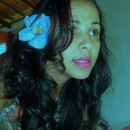 sagitariana, amo minha família , minha cachorra July,praia,cachoeira,adoro moda, maquiagens, tv e internet.