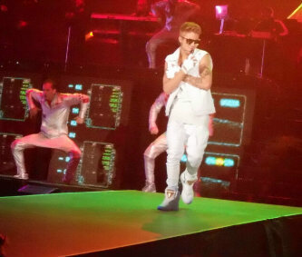 8 May 2013 was the best day of my life♡ Belieber forever ♡♥. Email: HeadUpJustin@gmail.com :) x Also a HUGE Selenator♥. I Ship Jelena♥♥!!