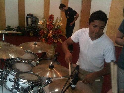 Musico baterista/animador en Radio administrador de mi negocio #barrientosdwood
