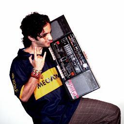 Soy burda de TECHNOTRONIC mi canción favorita es PUMP UP THE JAM.. es del año 1989 También le meto a la Rokadencia.