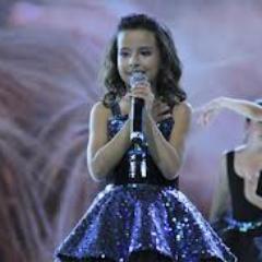 Sou cantora, canto em festas de aniversário e em shows também... Este é meu perfil ÚNICO E OFICIAL. Monitorado 24hrs pelos pais!