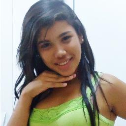 Doce, carinhosa, gentil,brincalhona , evangélica e mt mt Feliz... . Só isso.Quer saber mais? Então segui :D