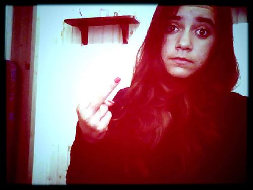 “E se a tristeza bater na porta, diga que eu sumi.” #Segui que eu sigo de volta ;D