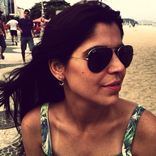 Filha, mãe, mulher...
Realizada, amada, feliz...
Essa sou eu!