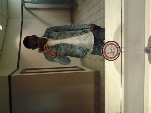 Sex, Weed and Money !!!!!!!! If She a Badd Bitch ThAT rOLL YO wEED , ThAT bITCH a KeepEr! Follow my Twifey @Chokeonmy_Stick