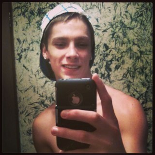 hey im justin follow me and i follow back:b add me on facebook justin parnell:)