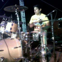 Baterista de @grupolaralea !! Siguenos!!