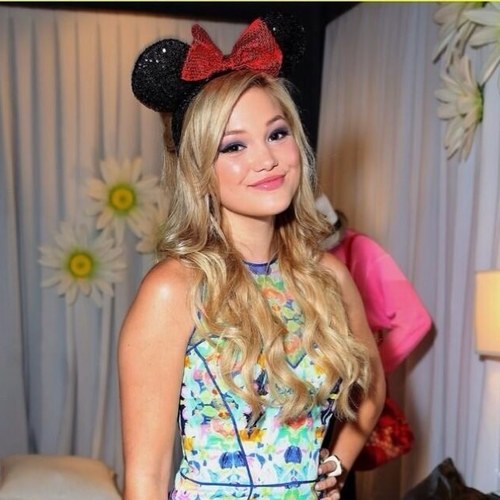 Im Kim! My sibs are: @oliviaholtfake, @3kimcrawford, @carligrantxo #single #bi apart of @RealCelebsRp