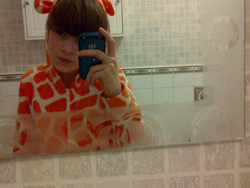 Macklemore, Chiddy Bang, Ellie Golding&Jessie.                              Football Is My Life. I follow back ;)