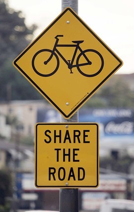 Tecnología, música, cine... y por supuesto, coches y otras actividades lúdicas. Ciclista urbano intermodal #ADiarioEnBici #AlTrabajoEnBici #BicisAlTren