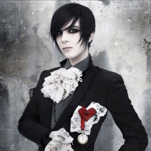 21+ Twisted dark mysterious nobleman I can you give anything everything a heart desires all got to do is sign contract @BellaBlack_21 is all mine #BlackButlerOC