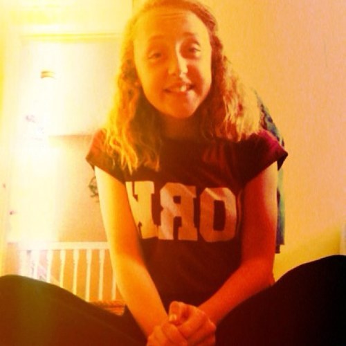 follow me and i'll follow you back;)x