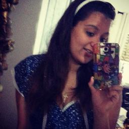 sabe,é tao bom ter você cmg,ter alguem pra confiar,cuidar,nunca me abandona ok ? eu te amo dmss bitch,amor eterno,amor de irmas 33 d, @mariaalaaura_