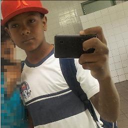 Posso não ser perfeito, Mas os defeitos me fazem único.