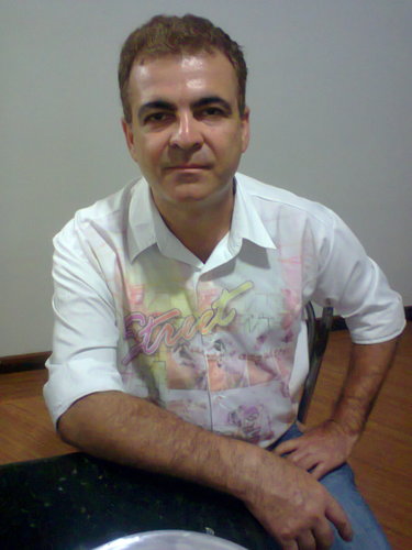 gosto de  viver  a  vida....assim como ela e mas  as  vezes precisa de ser  apimentada.