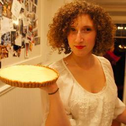 Foodie at heart, author of Serious Crust. Crooner of tunes with @jonahluke. Occasional artist and traveller.