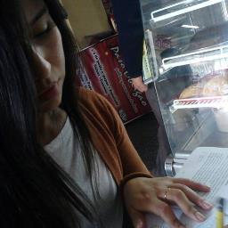 Estudiante de Derecho  // Professional Face Puncher 
margarita.villanueva3@facebook.com