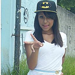 Tenho 14 anos,gosto de comer,sair,ficar com amigas etc...Solteira , Signo de Virgem quiser saber mais só seguir ^^