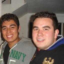 Bueno pues zoy un chavo super buena onda aunque aveses si me porto bien payaso pero solo con la gente que no conozco y pues primero esta mi familia