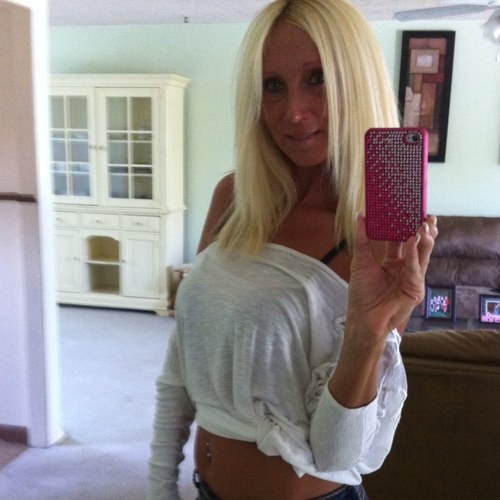 sharonleigh11's profile picture. 