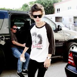∞ directioner
Im in love with 5 idiots! Follow me! I follow back 3