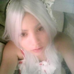 OwO Na na na  Artista (del dibujo), adoro las reuniones de Otakus y pues nada oir buena musica hasta mas no poder
