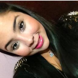 Eu não sou você. eu não sou perfeita, talvez não seja digna em seus olhos, mas eu tenho sido sempre verdadeira.