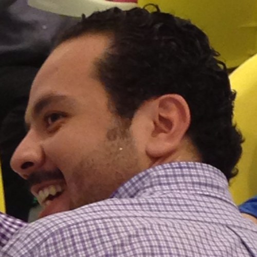 Un tipo, ni demasiado guapo, ni demasiado feo, ni muy joven, ni muy viejo, con mucho pasado... pero mucho mas porvenir!!!!
