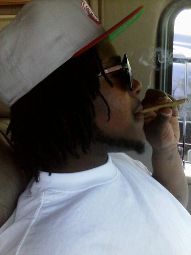 TRAPOHOLIC BAG FLIPPIN YUNG NIGGA.. EITHER U FUCK WIT ME OR ITS FUCK!!! #OFFTOP