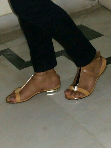 Eccentric Being!! A football fanatic!!!!! A true shopaholic!!! A music buff!!! A hippie at heart!!! Limited Edition!! the girlfriend @pjshata tweets about!!!