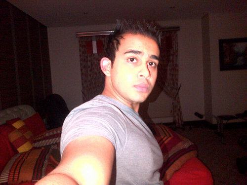 I'm indian,Fun,outgoing,sociable,believes in living lyf to its fullest nd can only speak english haha!