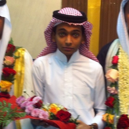 الإبتسَامہ ؛ لُغہ لا تُدرس ولا تكلّف ، يَمينها فَرحہ وَشمالهَا تفاؤُل وَتحتها إقتِداء وَفوقها أجِر