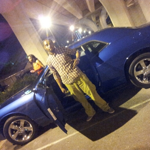 .sence if humor...nasty...tweeterjunkie...Zdaddy...single n tired of mingling ..ask bout da rest...follow me i followback
