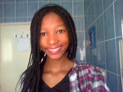 Hello people well umm I'm kele and I follow back ooo before I forget I am a belieber bissh !!♥