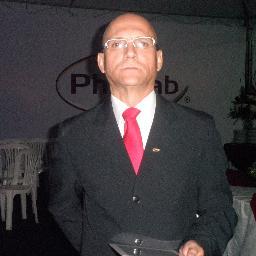 José Francisco Resende Professor de Marketing aplicado, Advogado, com Formação em Comunicação Social, casado, pai de 04 filhos, comunicativo e FELIZ