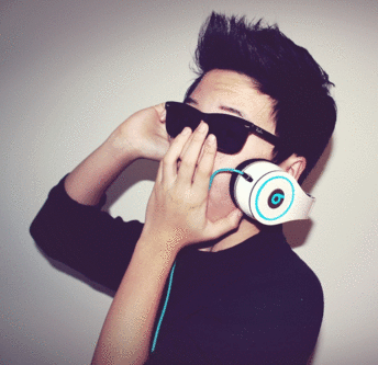 hi i'm tyler from LA and i like to skate, bmx, surf,.. i have 2 younger brothers and iguess its all i have to say so enjoy my twitter ;P