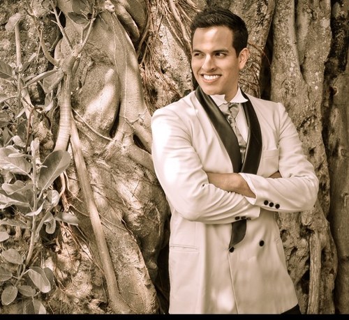 Omar Antonio es un Artista Versátil Cantante, Coreógrafo, Actor, Animador, Conductor con un Estilo de vida divertido y auténtico, a Gozar! 😎🌴🎤🎼☀️