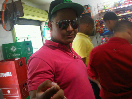 Soy una persona amable y me gusta hacer amigos y lo primordial en mi es que amo mis hijas yaneiry y aslhey y el capitan de esas dos mujeres Yariel