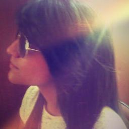 19. Hija de Dios, Adoradora, Estudiante universitaria (Geología), Conductora de programa radial @5plicaciones