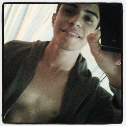 Vem que eu te explico... hihihih _ aventureiro, sincero, brincalhão e me sigam que eu conto o resto. _WhatsApp 84-94105098